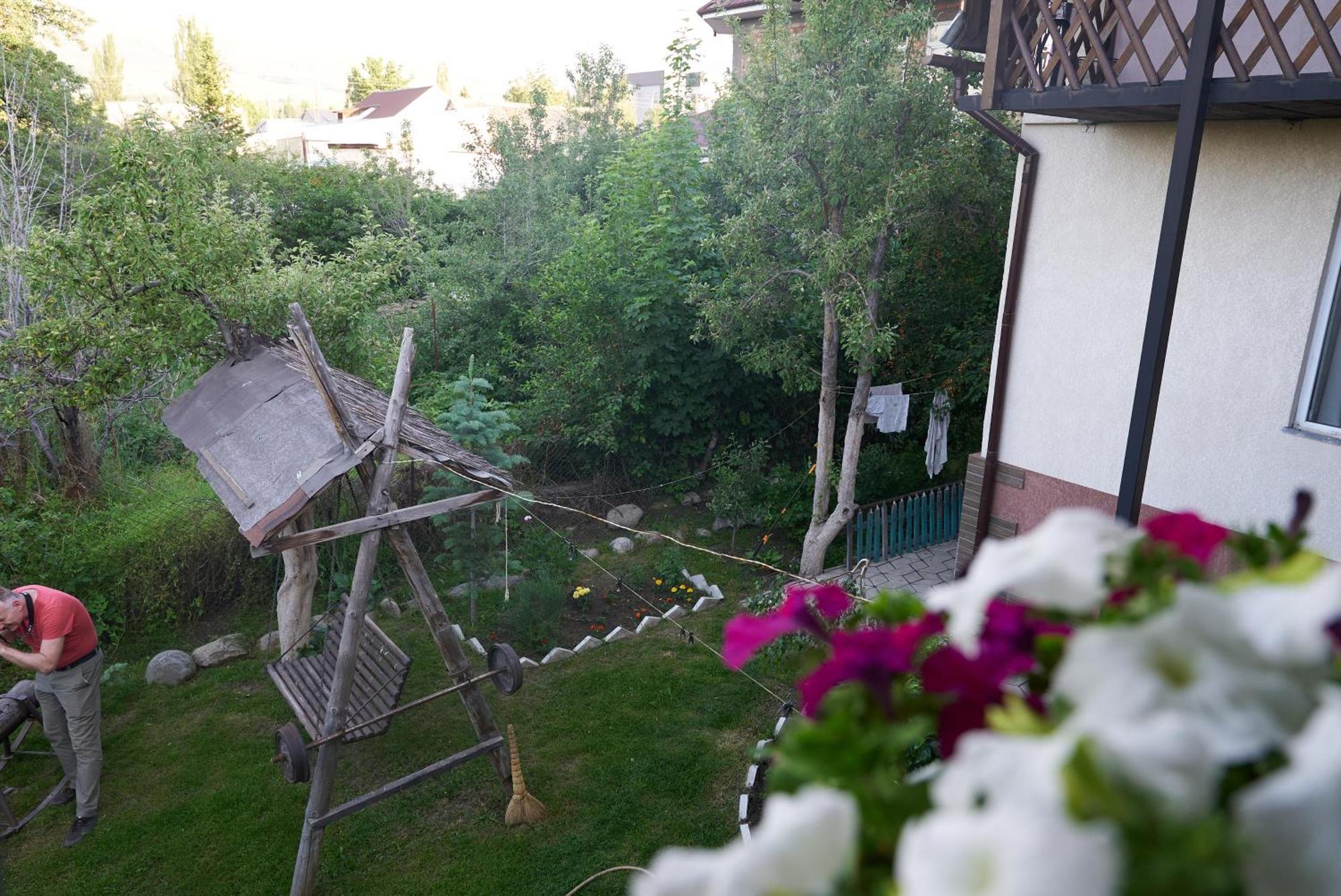 Argo Guest House Karakol Exterior foto
